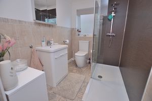 Main shower room- click for photo gallery